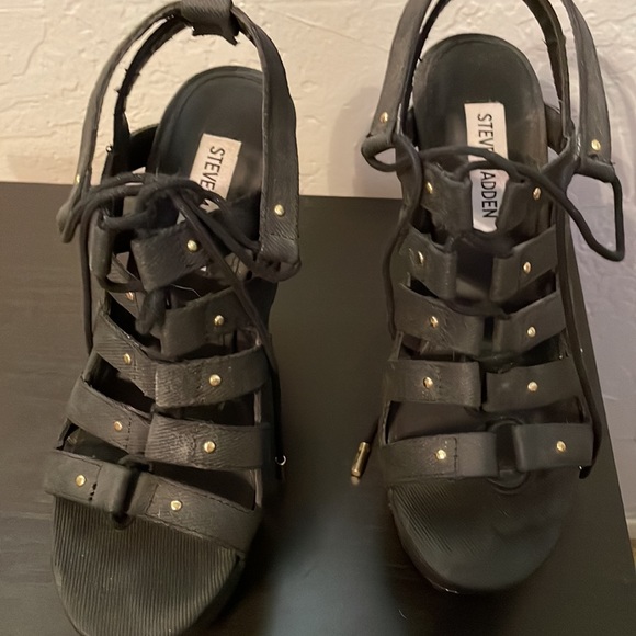 Black platform heels - Picture 3 of 3